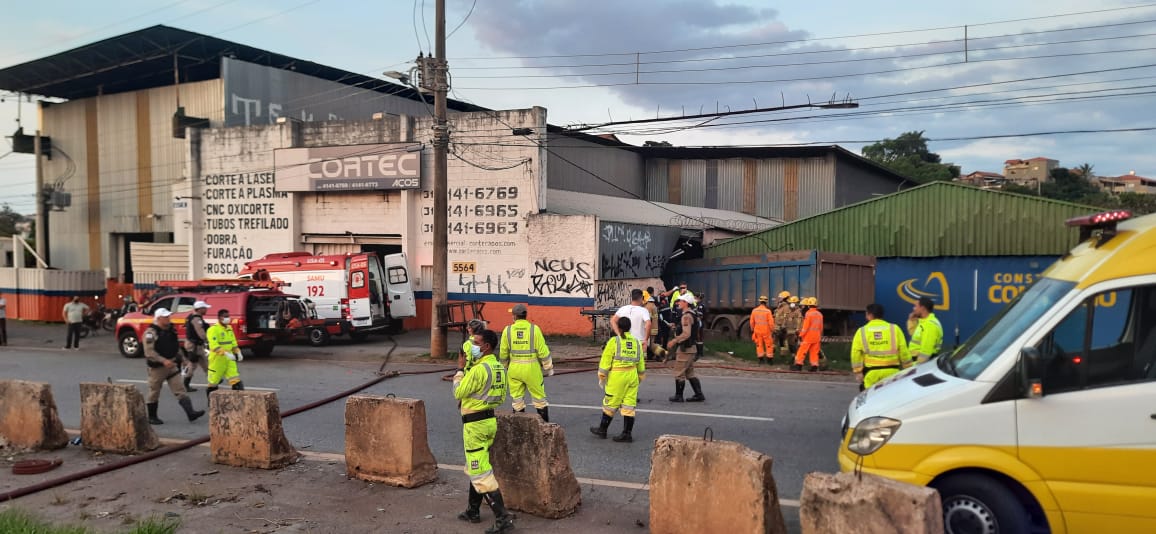 Bh Carreta Descontrolada Atinge Ve Culos No Anel Rodovi Rio E