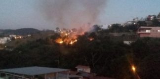 Itabirito: Fogo destrói parte da mata entre Funcionários e Monte Sinai