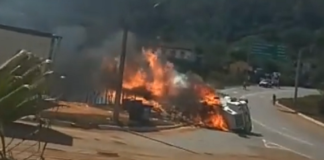 Caminhão, que transportava álcool, pega fogo após tombar em Ouro Preto; Veja vídeo