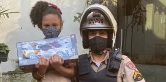 Fã da PM, criança de Itabirito recebe surpresa de policiais em sua comemoração de 6 anos; Veja fotos