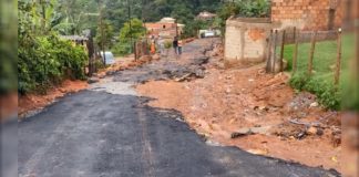 3 casas inundadas: Prefeito de Itabirito comenta destruição de asfalto no Country após chuvas