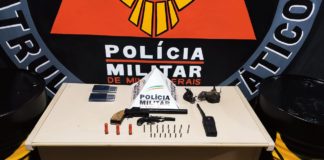 Mulher é presa após tentar esconder armas de fogo do namorado suspeito de tráfico