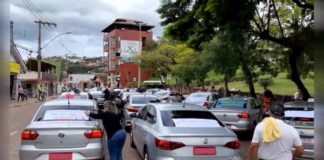 Carreata: Taxistas de Itabirito pedem redução de taxa e fiscalização de motoristas de aplicativos