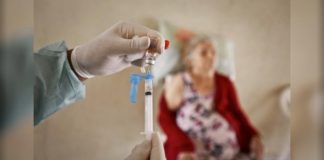 Covid-19: Itabirito inicia vacinação de idosos acamados de 75 a 79 anos