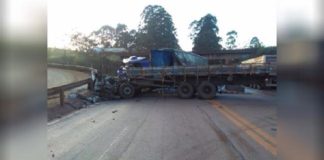 Próximo de Ouro Preto, colisão frontal entre 2 carretas mata 1 e fere 1 na BR-040; fotos