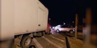 BR-356: Caminhão mata pedestre no acesso 2 de Itabirito; vítima é arremessada a cerca de 15 m