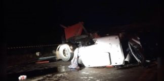 BR-040: Carreta tomba e atinge 2 caminhões entre Itabirito e Congonhas; 1 morto e 4 feridos