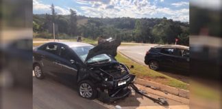 Itabirito, BR-356: Colisão entre 2 carros deixa 4 vítimas com escoriações; fotos