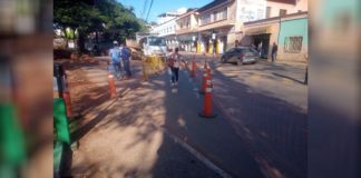 Galeria pluvial que se rompeu é recuperada no bairro Praia, em Itabirito