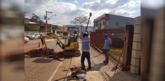 Rede de água na Avenida dos Inconfidentes ganha novos tubos para aumentar a vazão