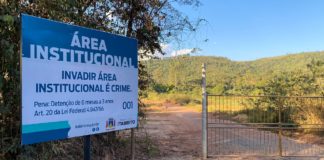 Placas instaladas em Itabirito informam que invasão de áreas institucionais é crime