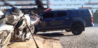 Itabirito: Jovem desacata uma guarda, foge de moto, mas é detido na porta de casa pela Romu