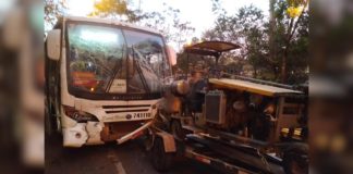 Acidente em Itabirito envolve 2 ônibus e uma máquina de pintura da Prefeitura