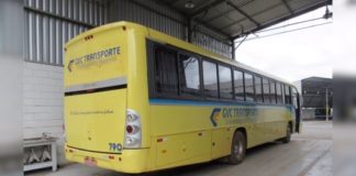 Trabalhadores da MPC, moradores de Itabirito, passam aperto em ônibus da Souza e Braga