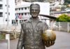 Prefeitura de Itabirito recupera e reinstala bola em estátua de Telê Santana