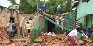 25 famílias desalojadas em Amarantina; partes de 2 casas desabaram; distrito recebe doações