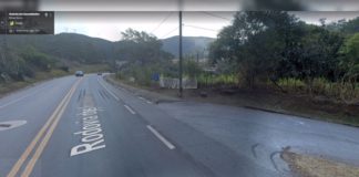 Ouro Preto: carreta carregada com milho tomba e retém tráfego na BR-356