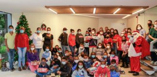 Agile Minerals entrega presentes da campanha de Natal