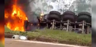 Perto da Coca-Cola: choque entre carretas faz uma delas pegar fogo na BR-040, Itabirito