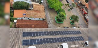Itabirito: Prefeitura inicia projeto para instalação de energia fotovoltaica em prédios públicos Exemplo: placas de energia solar fotovoltaica instaladas na Matriz de São Sebastião, em Itabirito. A iniciativa foi da própria igreja, uma vez que não se trata de um prédio da Prefeitura. Foto - Foto - Araújo Soluções
