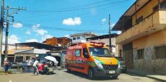 Itabirito: acidente entre moto e bicicleta deixa 2 vítimas com suspeita de fraturas