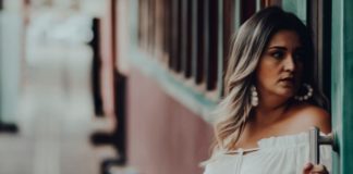 Moradora de Itabirito, cantora Letícia Garcia estreia em BH show com canções de Elis Regina