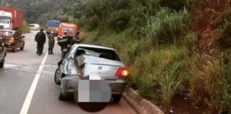 Itabirito, BR-356: carro capota em curva perto do Restaurante Paraki