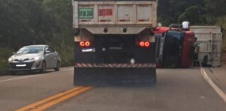 Carreta tomba entre Ouro Preto e Cachoeira do Campo