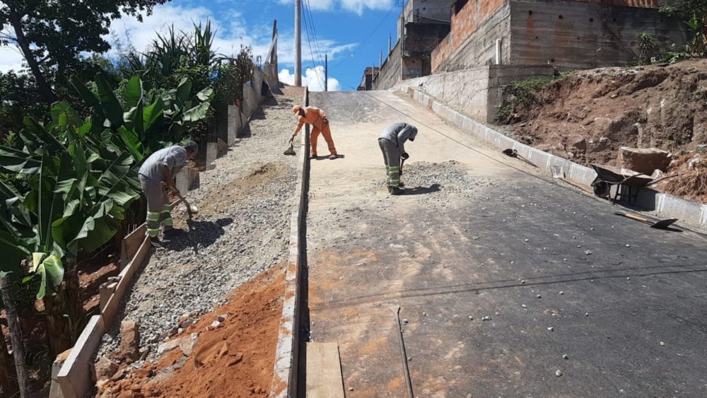 Obras na rua Francisco Mendanha, no bairro Santo Antônio, em Itabirito. Foto: Prefeitura