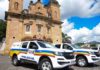 Polícia Militar, em Mariana, recebe 2 viaturas S10, 4×4, locadas pela Prefeitura