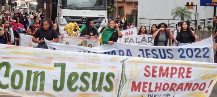 Alguns dos participantes da Marcha para Jesus, de Itabirito. Foto - Romeu Arcanjo - Radar Geral