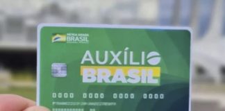 Auxílio Brasil: cartão terá chip e função para compras no débito