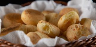 17/8 é o Dia do Pão de Queijo: saiba como fazer uma das iguarias mais amadas de Minas
