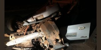 Táxi capota na BR-356 em Itabirito