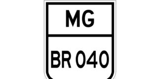 Acidente entre carreta e caminhão leve na BR-040, em Itabirito, causa lentidão