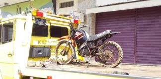 Itabirito: motociclista com mandado de prisão em aberto conduz moto furtada e é detido pela GM