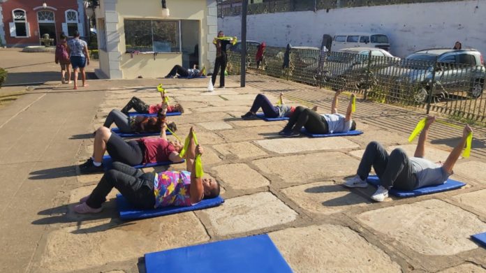 As atividades promovidas pela UBS Central são desenvolvidas na Praça da Estação. Foto - Prefeitura de Itabirito