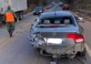 Itabirito: carro roda na BR-356 e se choca com mureta após ser atingido por caminhão