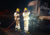 Ouro Preto: caminhão pega fogo nos Coelhos Bombeiros debelaram as chamas. Foto - CBMMG
