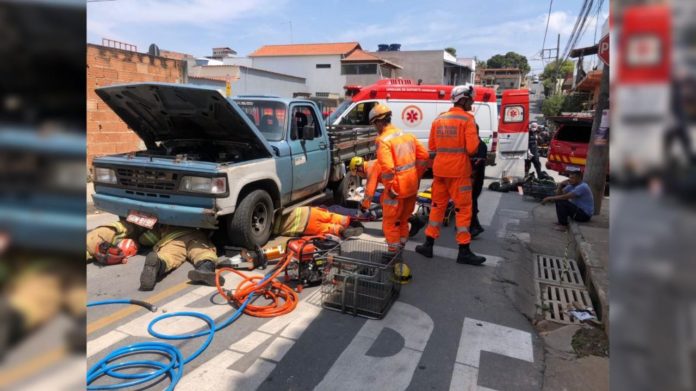 Bombeiros atuaram para salvar a menina. Foto - CBMMG