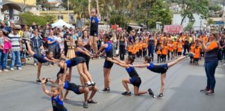 Multidão toma as ruas de Itabirito no 7 de Setembro; veja vídeo e mais de 100 fotos Performance muito aplaudida foi das pequenas alunas da Escola de Esporte (da Secretaria Municipal de mesmo nome). Foto - Radar Geral