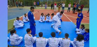Prefeitura de Itabirito realiza ações no Água Limpa, reforma quadra do Country e entrega quimonos Quimonos do Projeto Judô de Ouro foram entregues. Foto - Prefeitura de Itabirito