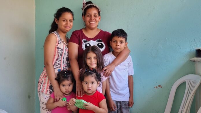 Adriana Fajardo e seus filhos. Foto - Radar Geral