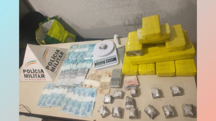 Materiais e drogas encontrados em Cachoeira do Campo, Ouro Preto. Foto - PMMG