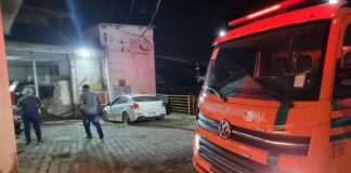 Itabirito: Brigada combate incêndio na fábrica de tecido Itatêxtil Novo caminhão ABS, adquirido pela Prefeitura, é usado pela 1ª vez. Foto - Radar Geral