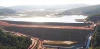 PC prende, na Vale em Itabira, suspeito de tentar matar colega em Itabirito por causa de R$ 45, diz site Quando foi preso, o suspeito estava trabalhando na área da barragem Itabiruçu, em Itabira. Foto - Vale