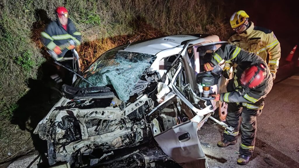 Um dos carros envolvidos na tragédia. Foto - CBMMG