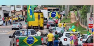 Carreata pró-Bolsonaro acontece em Itabirito; veja fotos Entorno da Praça do Cruzeiro ficou movimentado. Foto - Radar Geral