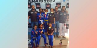 Itabirito: 6 crianças e 1 adulto do PA conquistam ouro na semifinal do Mineiro de Jiu-jítsu em Contagem Os medalhistas (todos com ouro) do Padre Adelmo e seus professores. Foto - Divulgação