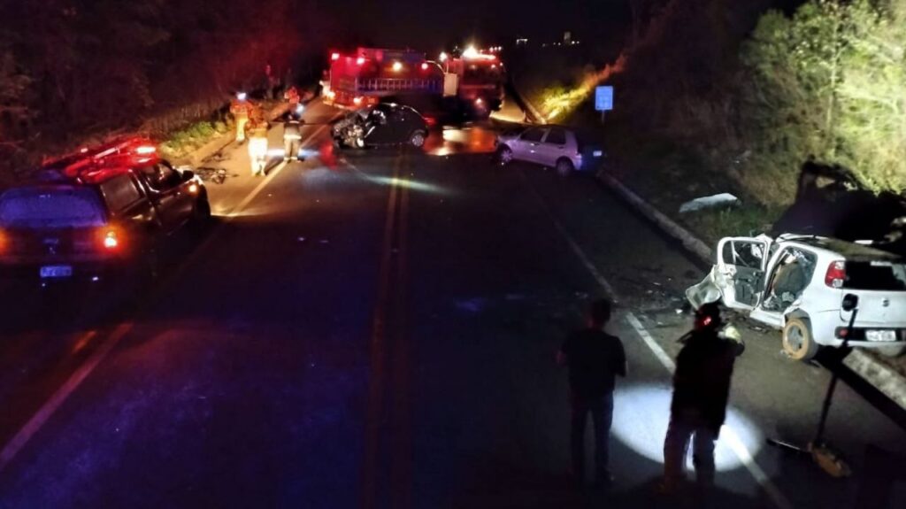 Acidente envolveu quatro carros. Foto - Corpo de Bombeiros Militar